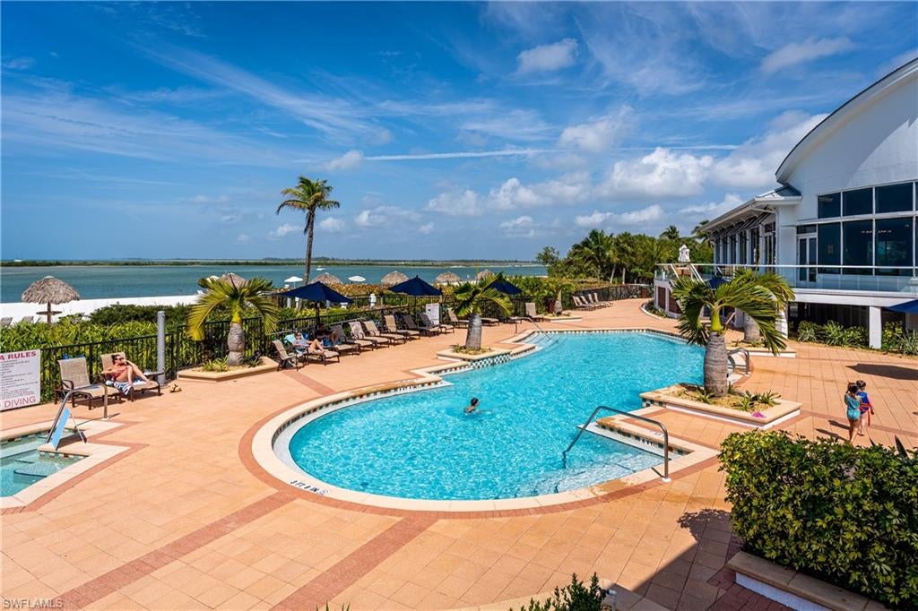 HIDEAWAY BEACH - Land