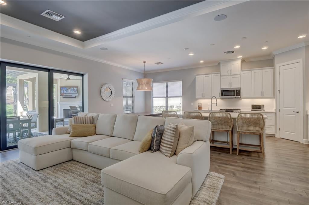 PEBBLE POINTE - Residential