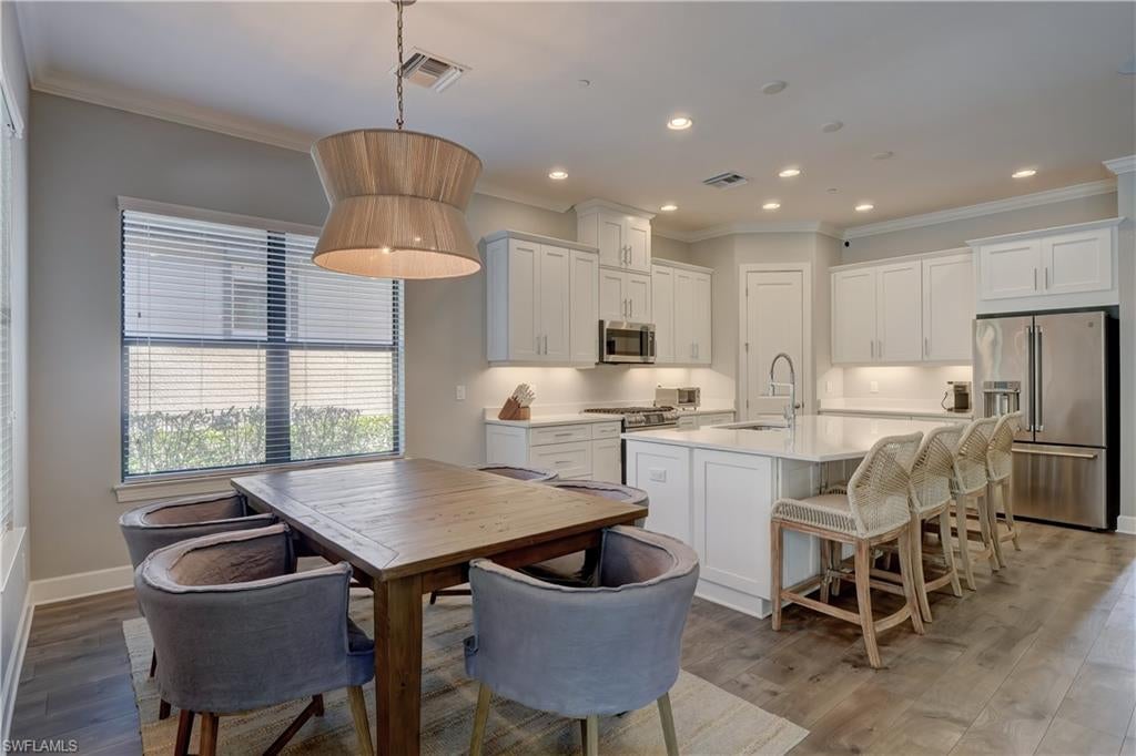 PEBBLE POINTE - Residential