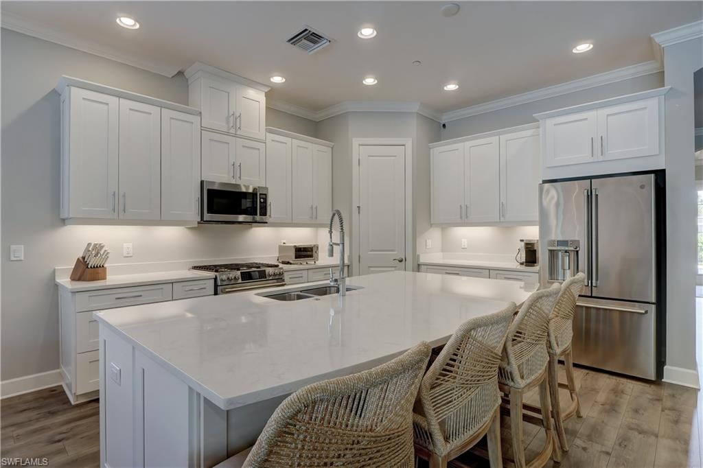 PEBBLE POINTE - Residential