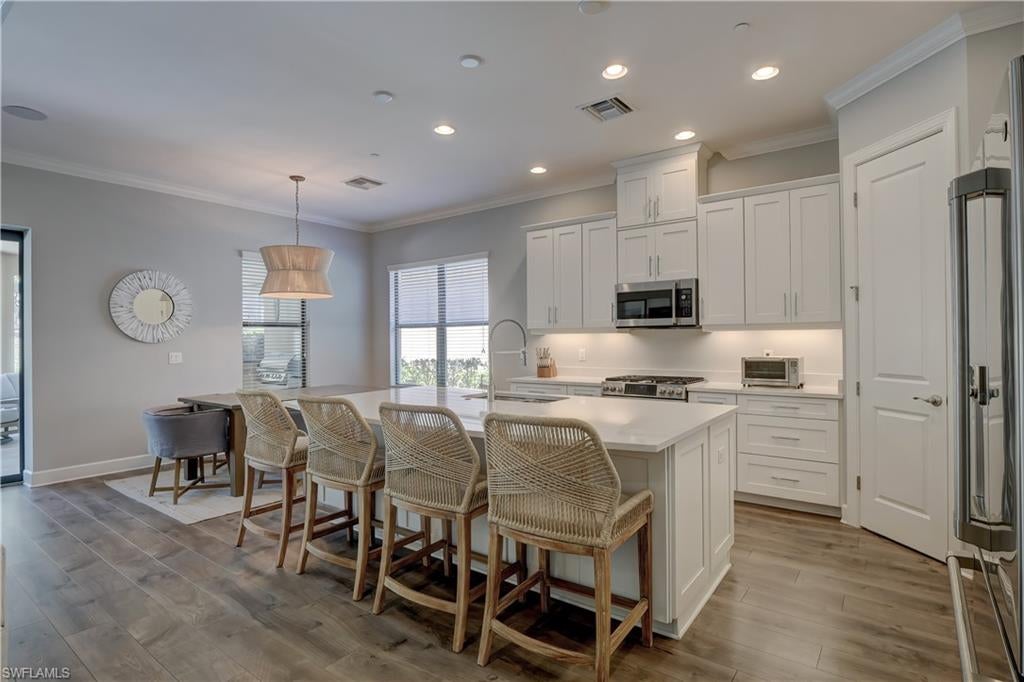 PEBBLE POINTE - Residential