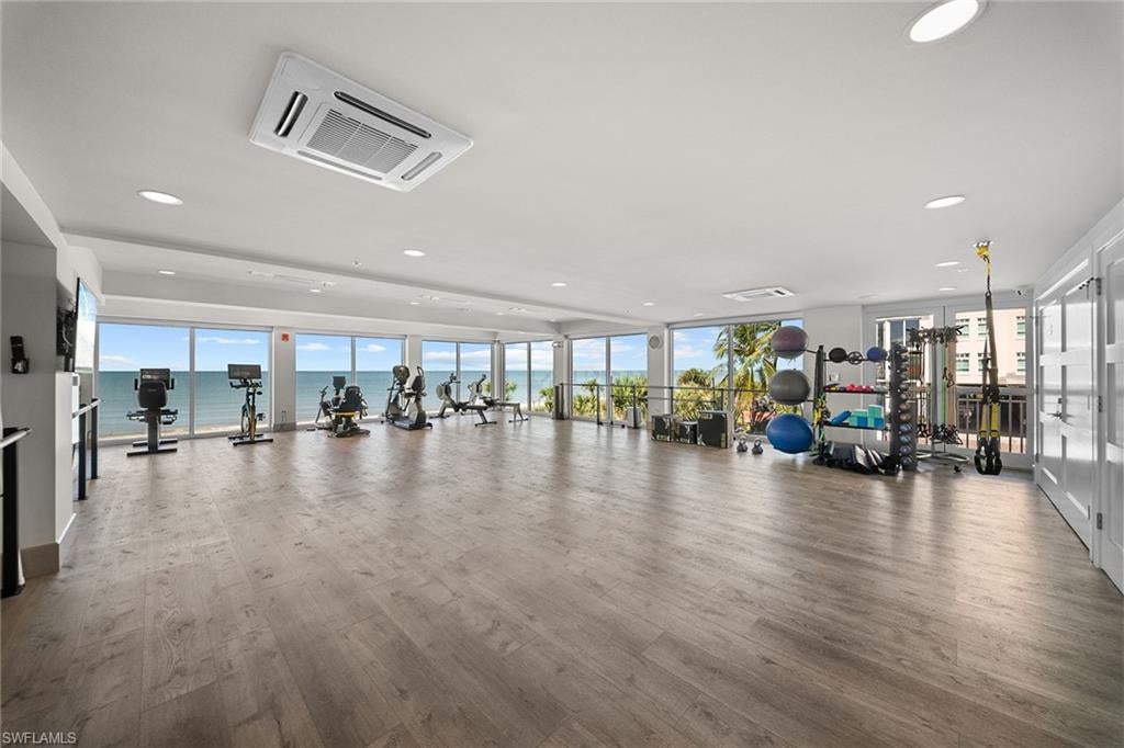 BAREFOOT BEACH CLUB - Residential