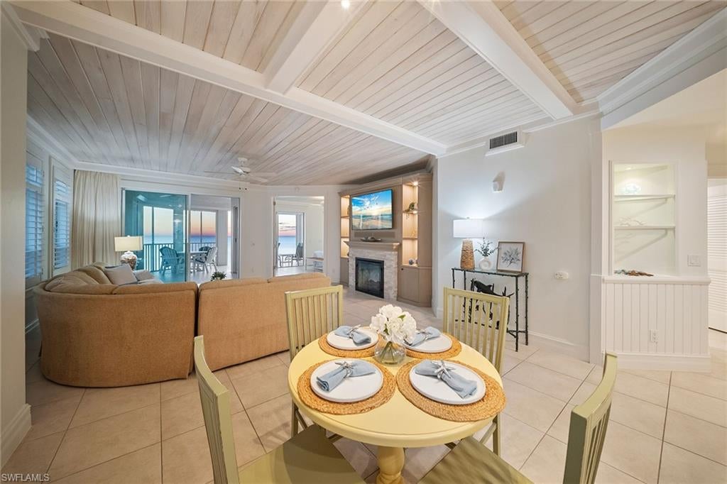 BAREFOOT BEACH CLUB - Residential