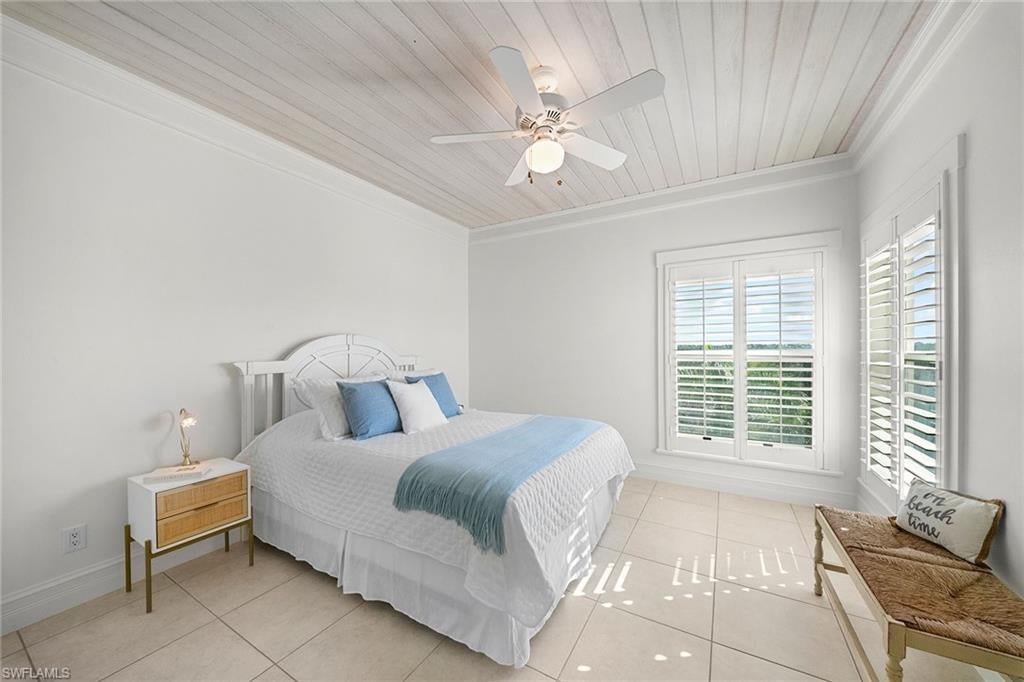 BAREFOOT BEACH CLUB - Residential