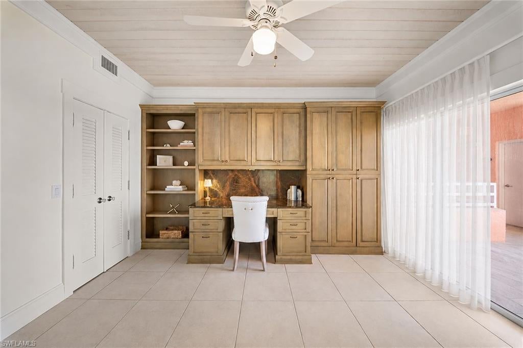 BAREFOOT BEACH CLUB - Residential