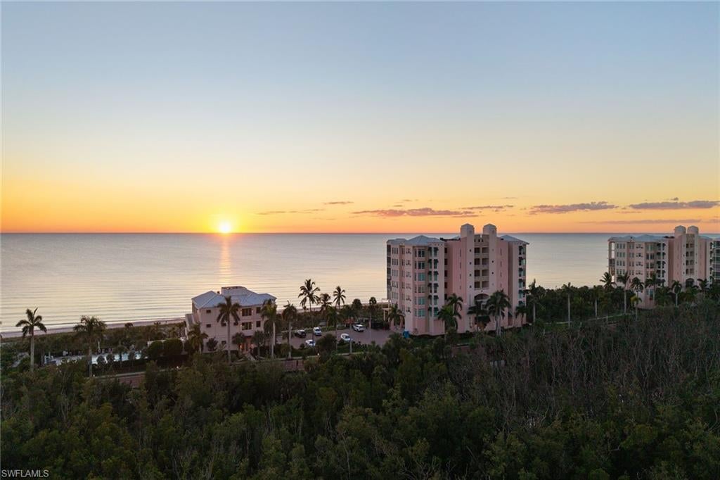 BAREFOOT BEACH CLUB - Residential