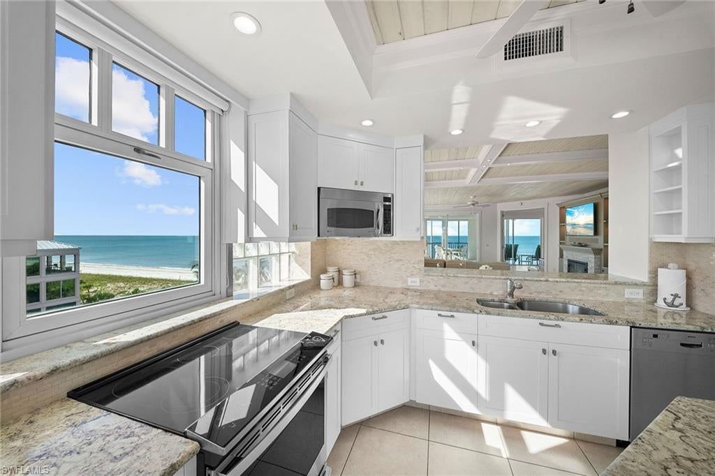 BAREFOOT BEACH CLUB - Residential