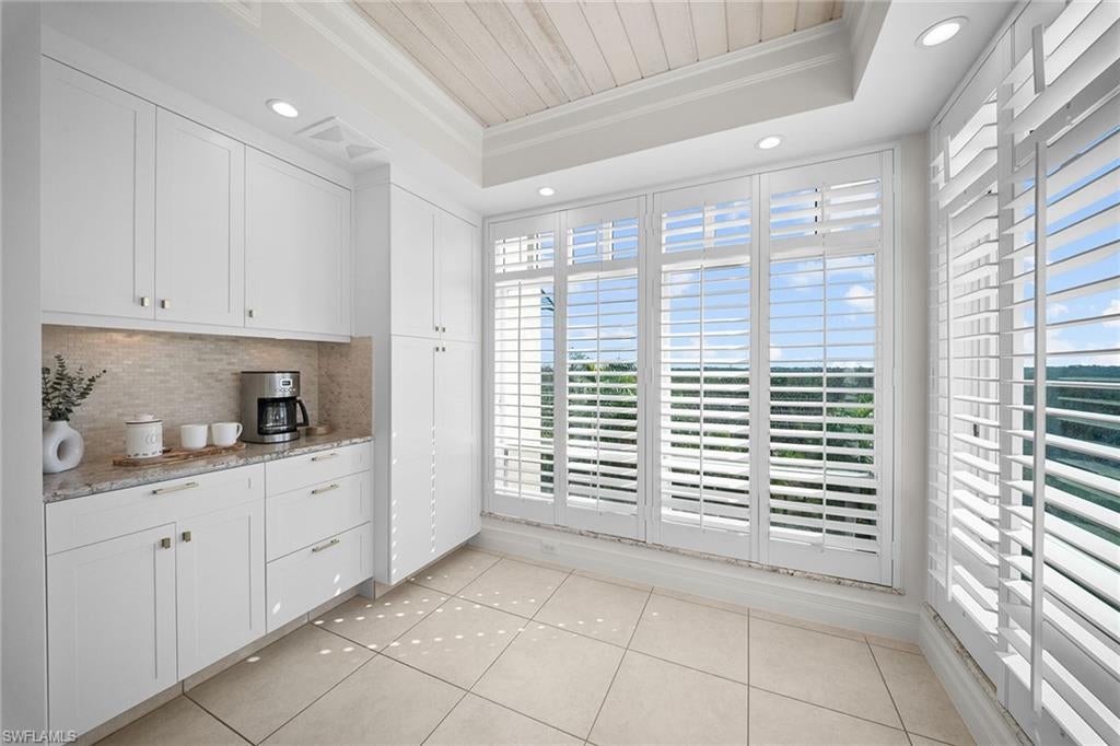 BAREFOOT BEACH CLUB - Residential