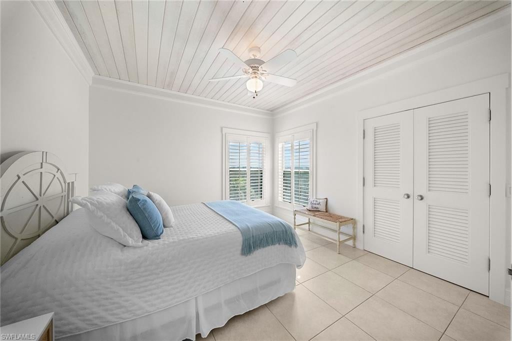 BAREFOOT BEACH CLUB - Residential