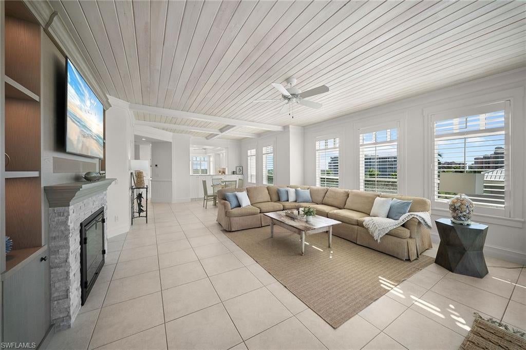 BAREFOOT BEACH CLUB - Residential