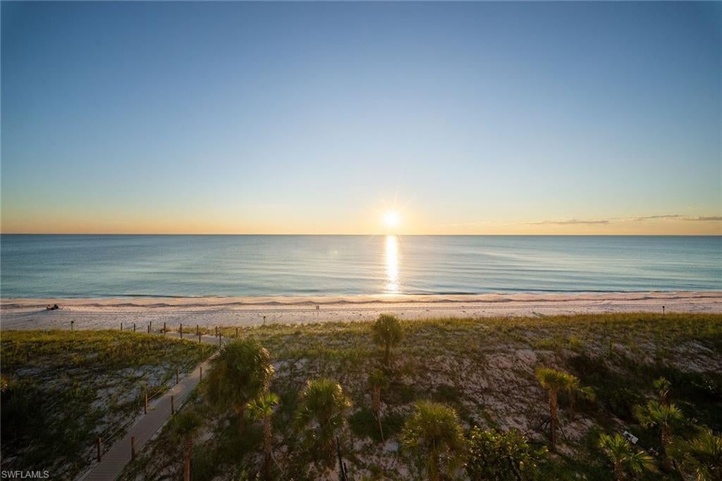 BAREFOOT BEACH CLUB - Residential
