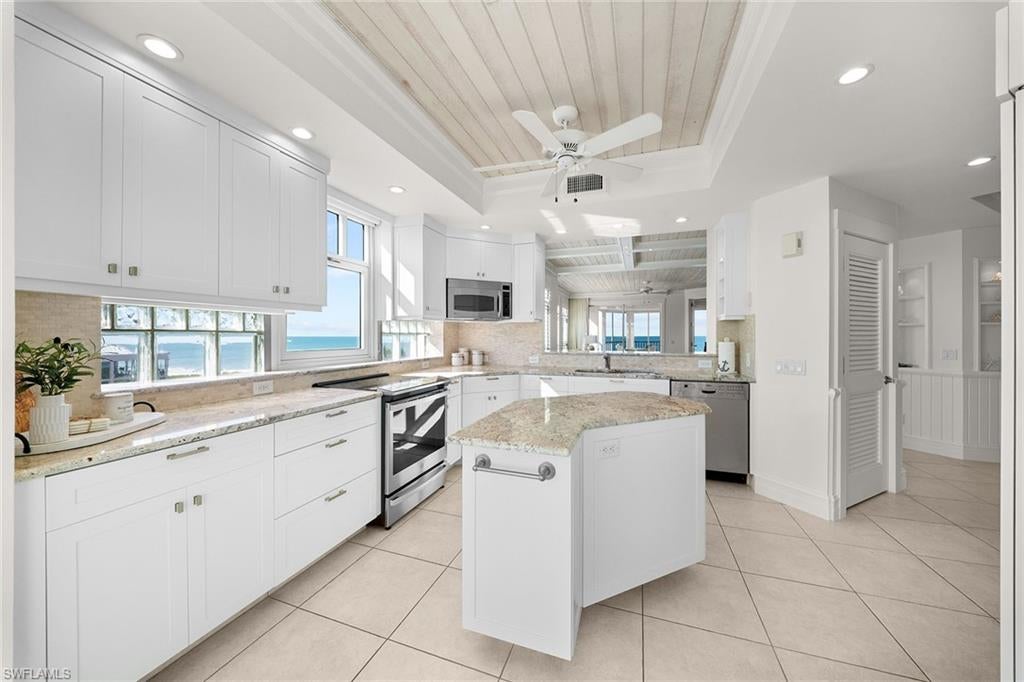BAREFOOT BEACH CLUB - Residential