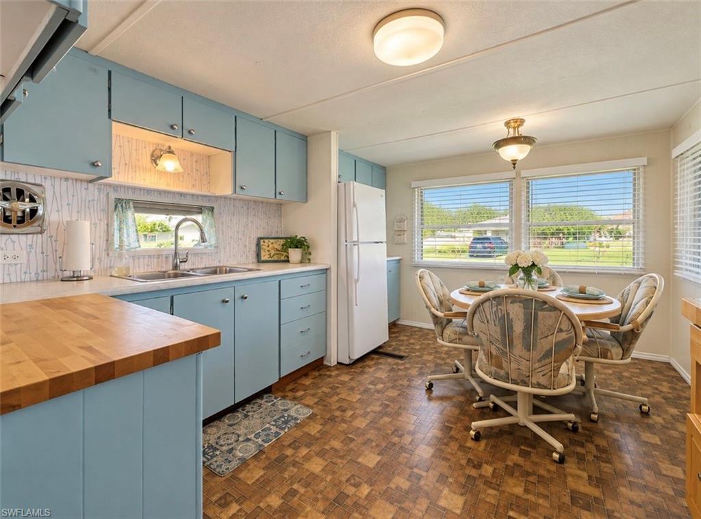 NAPLES MOBILE ESTATES - Residential