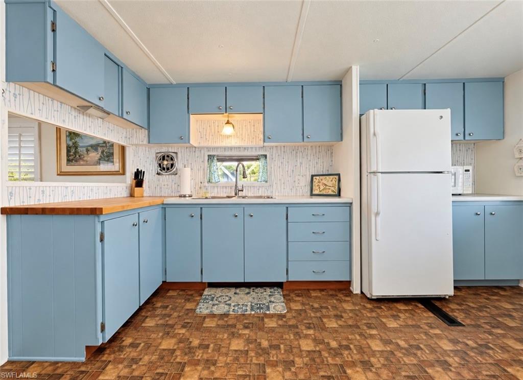 NAPLES MOBILE ESTATES - Residential