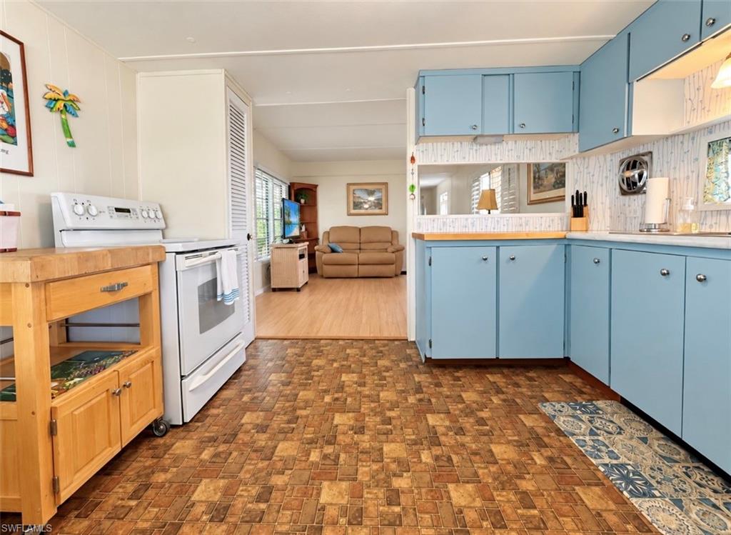 NAPLES MOBILE ESTATES - Residential