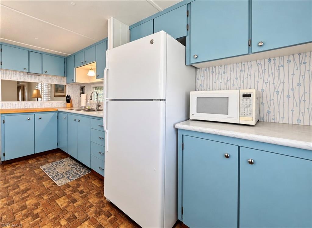 NAPLES MOBILE ESTATES - Residential