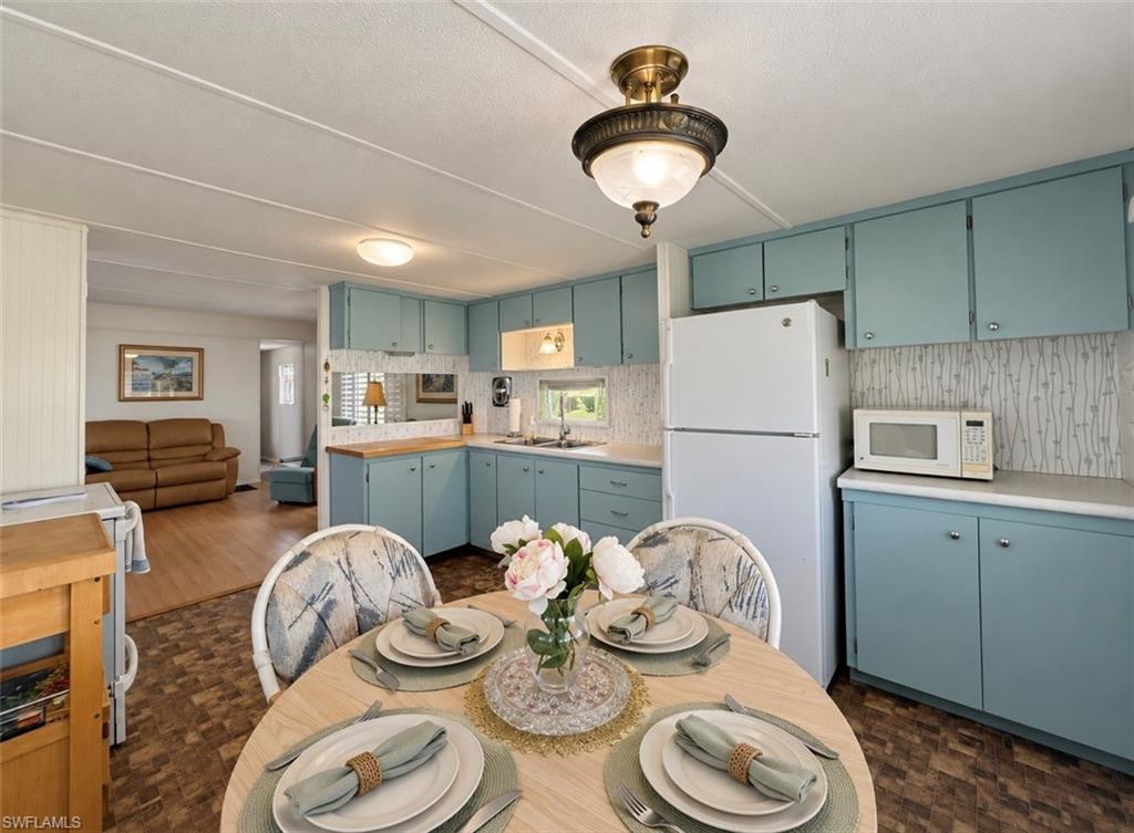 NAPLES MOBILE ESTATES - Residential