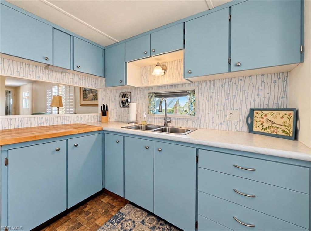 NAPLES MOBILE ESTATES - Residential