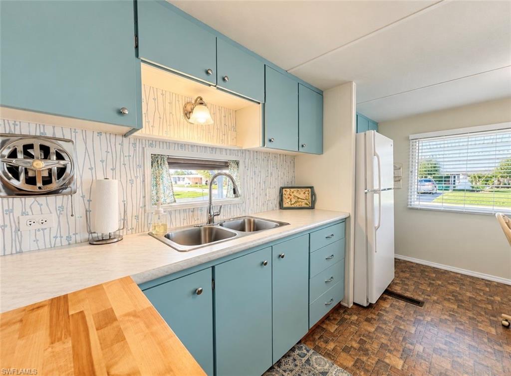 NAPLES MOBILE ESTATES - Residential