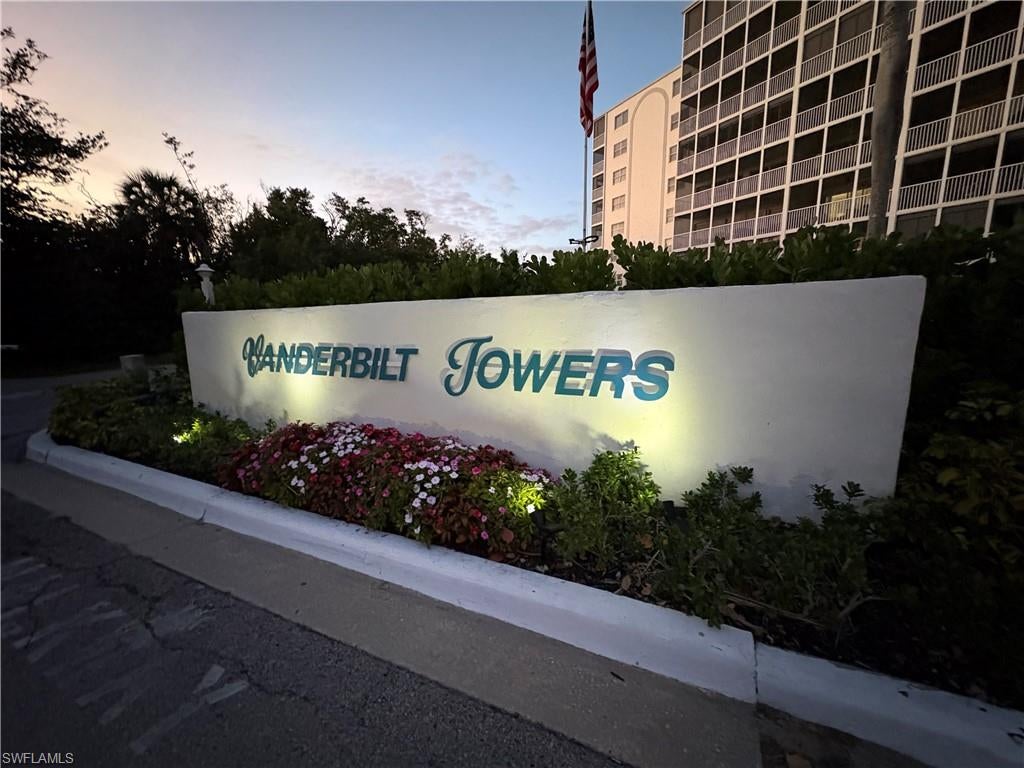 VANDERBILT TOWERS - Residential