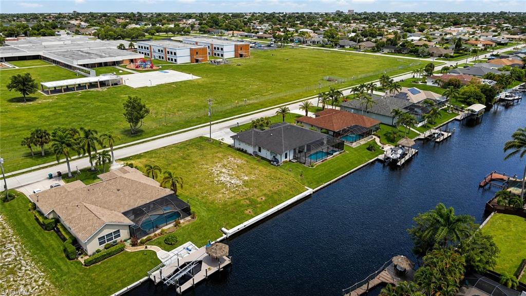 CAPE CORAL - Land