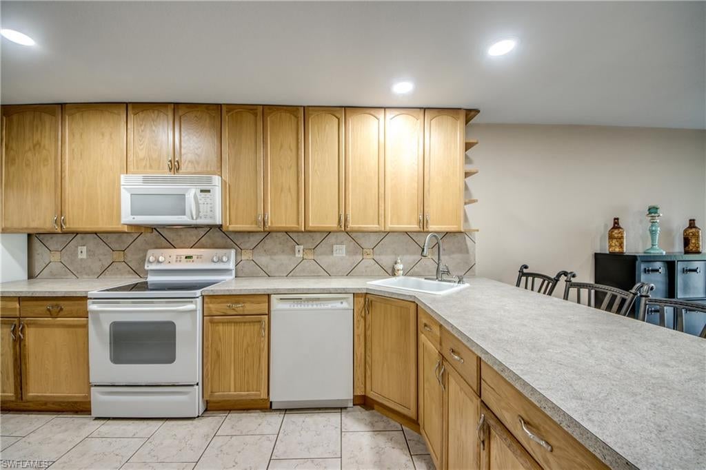 SPRING LAKE CONDO - Residential