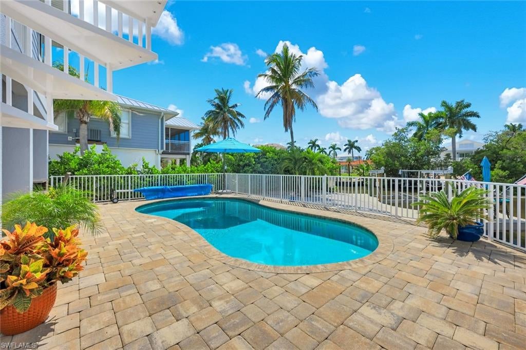 LAGUNA SHORES - Residential