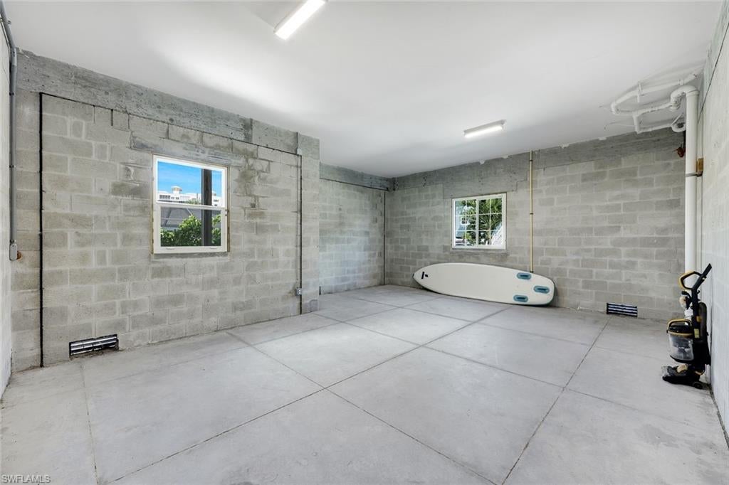 LAGUNA SHORES - Residential