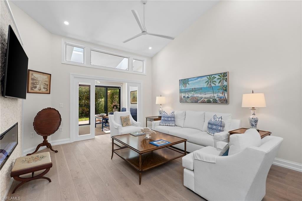 VILLAS AT PELICAN BAY - Residential