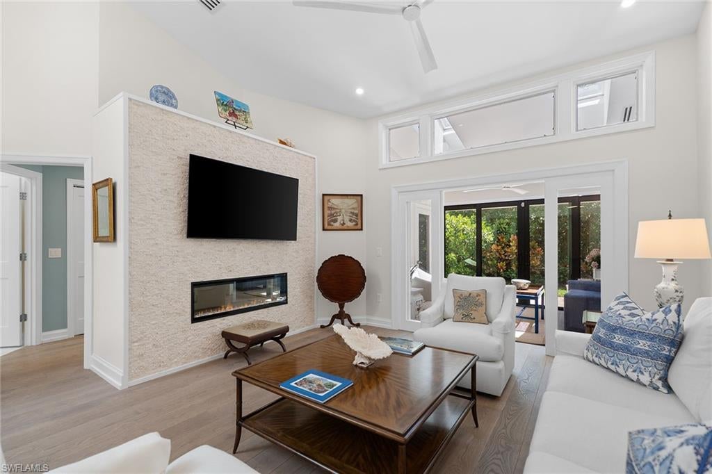 VILLAS AT PELICAN BAY - Residential