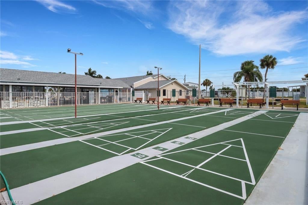 BAYSIDE ESTATES - Land