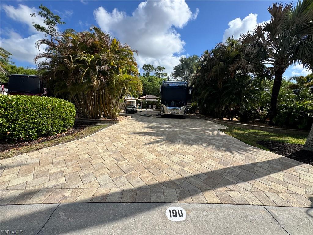 RIVERBEND MOTORCOACH RESORT - Land