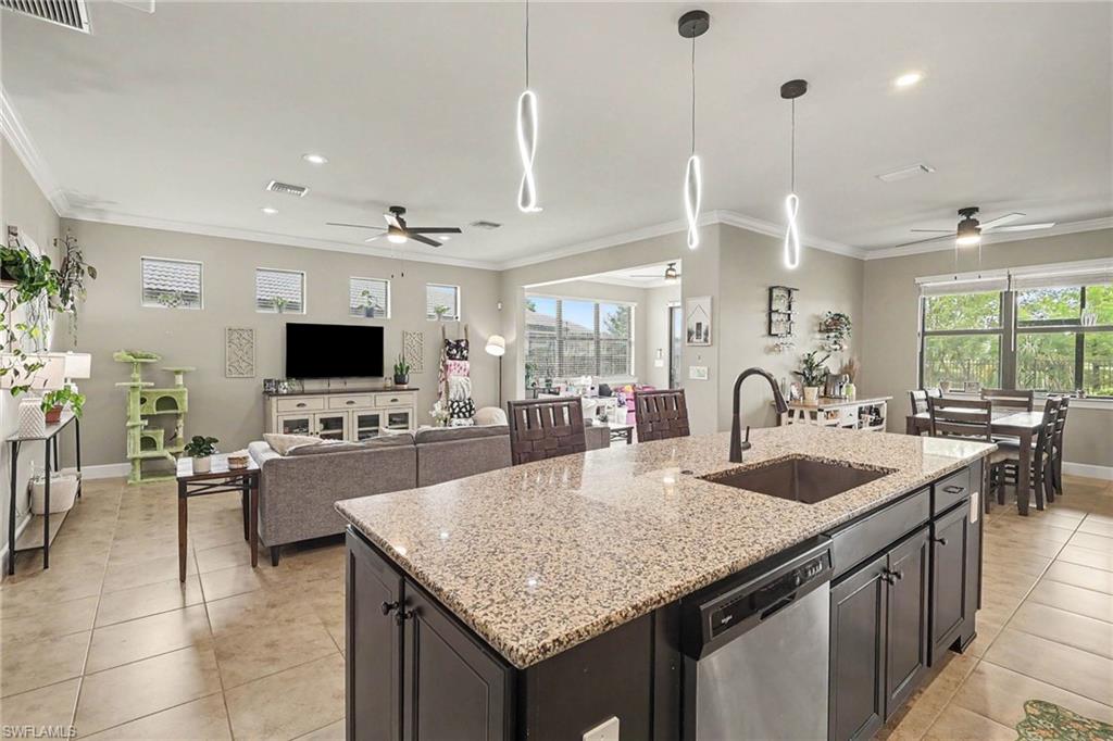 COUNTRY CLUB - Residential