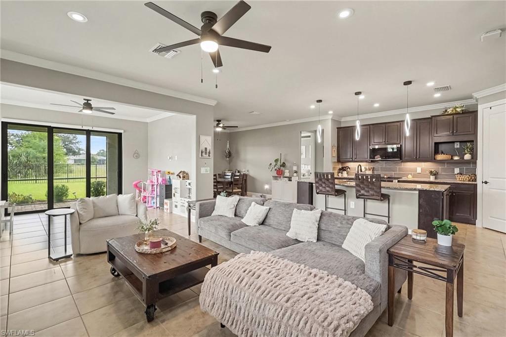 COUNTRY CLUB - Residential