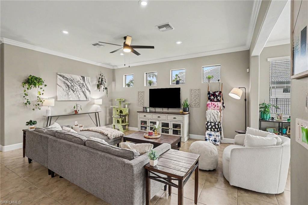 COUNTRY CLUB - Residential