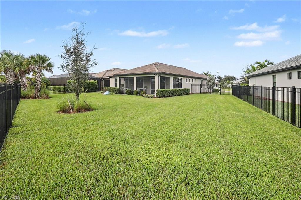 COUNTRY CLUB - Residential