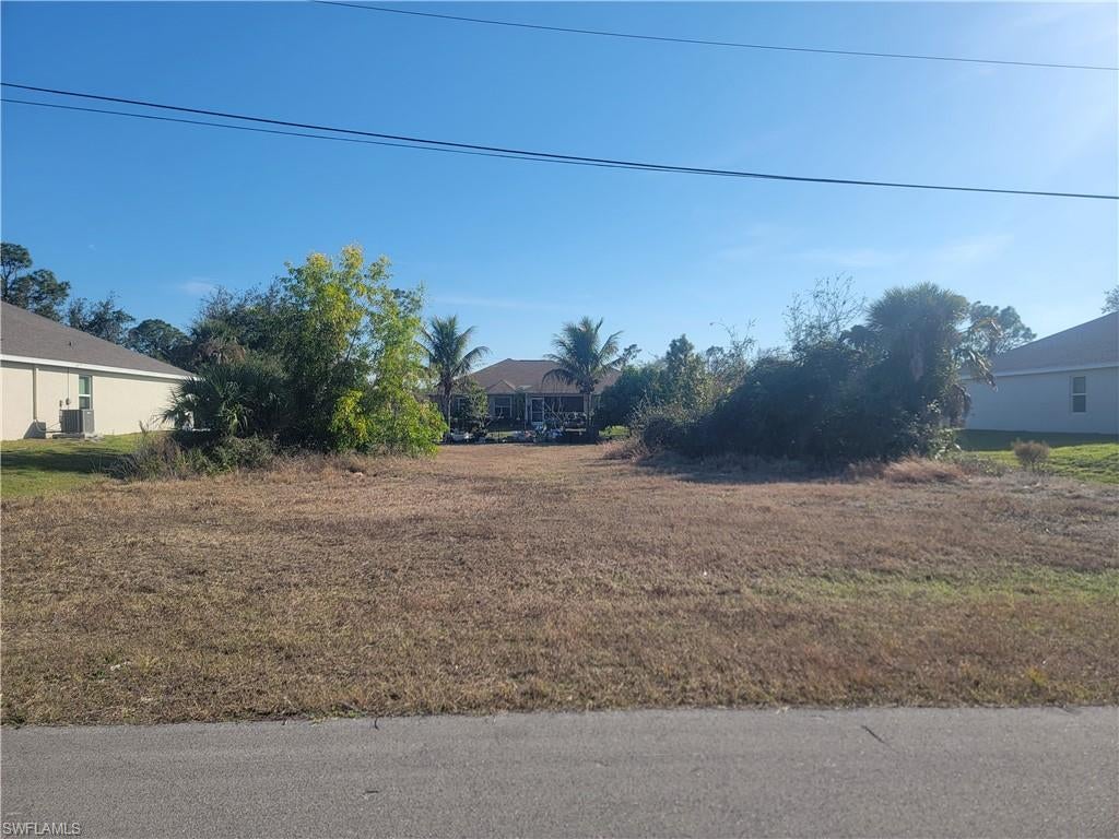 Don't miss this opportunity to secure real estate in NW Cape Coral with this beautiful building site.  Just a short distance to Coral Oak public golf course.