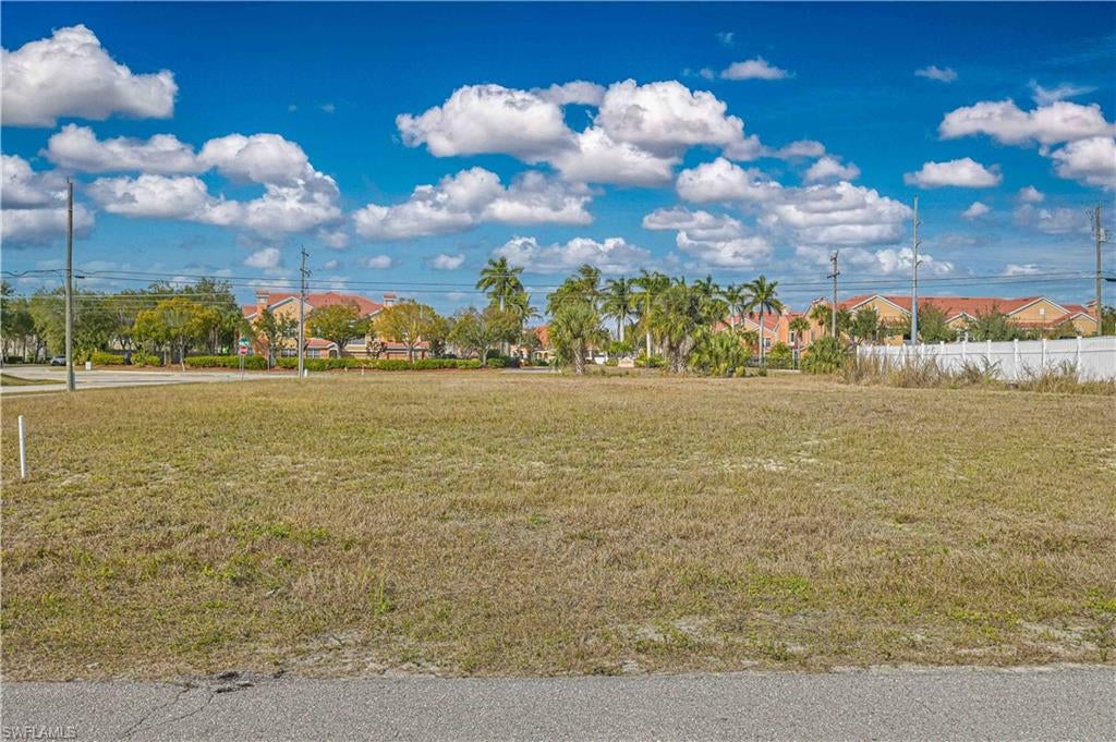 CAPE CORAL - Land