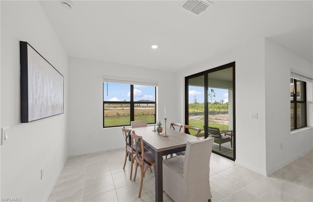 WHISPERING LAKES - Residential