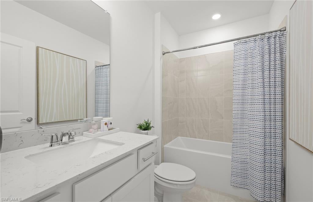 WHISPERING LAKES - Residential