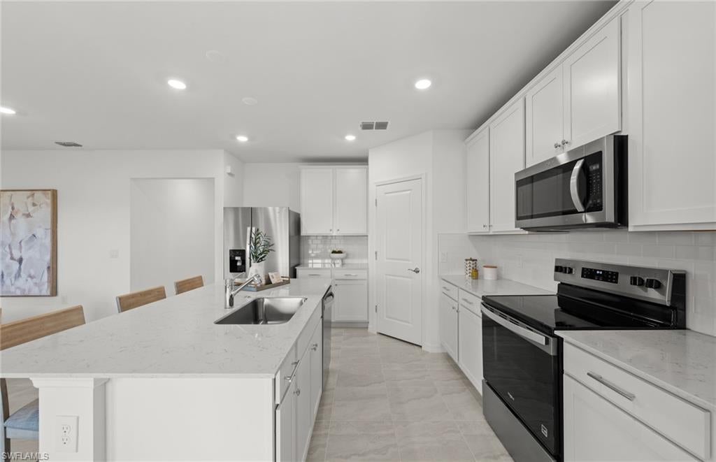 WHISPERING LAKES - Residential
