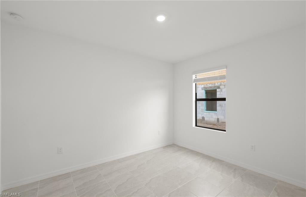 WHISPERING LAKES - Residential