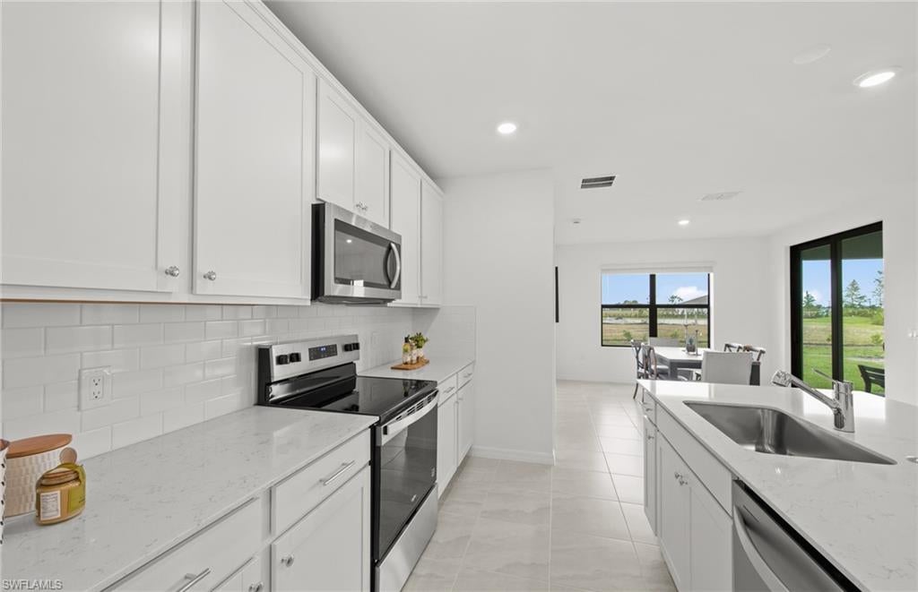 WHISPERING LAKES - Residential