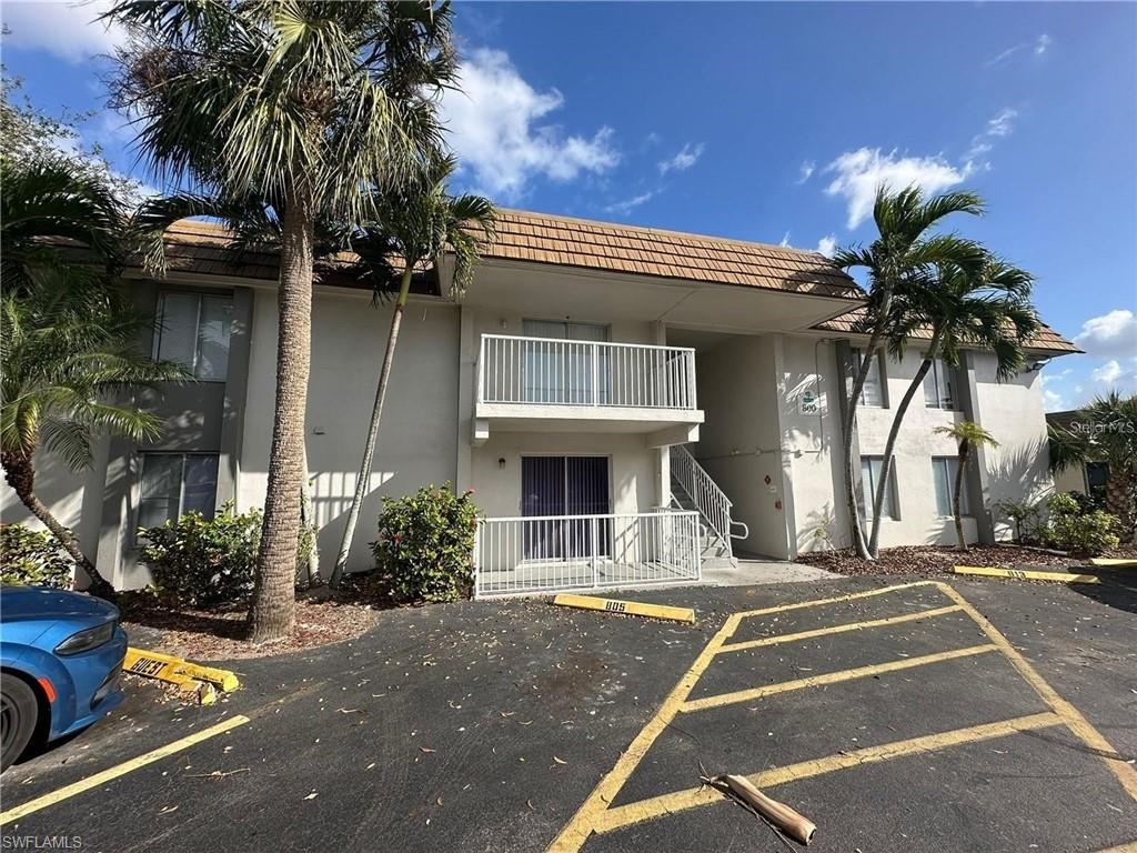 2/2 EXCELLENT LOCATION!! Luminous Very comfortable 2 Bed / 2 Bath unit in Green Tee Village.... Fast Approval! Make an appointment to see it today!.... READY TO MOVE IN at Green Tee Village. Community offers pool and clubhouse.... Central AC, refrigerator and electric range.... Each building has a laundry facility, and you use it with a card..... Move in cost: 1st month + ONLY $500.00 security deposit + Application fee..... TENANT APPLICATION SHOULD INCLUDE PAY-STUBS, CREDIT REPORT WITH SCORES, EVICTION REPORT & NATIONAL BACKGROUND CHECK FOR EACH ADULT