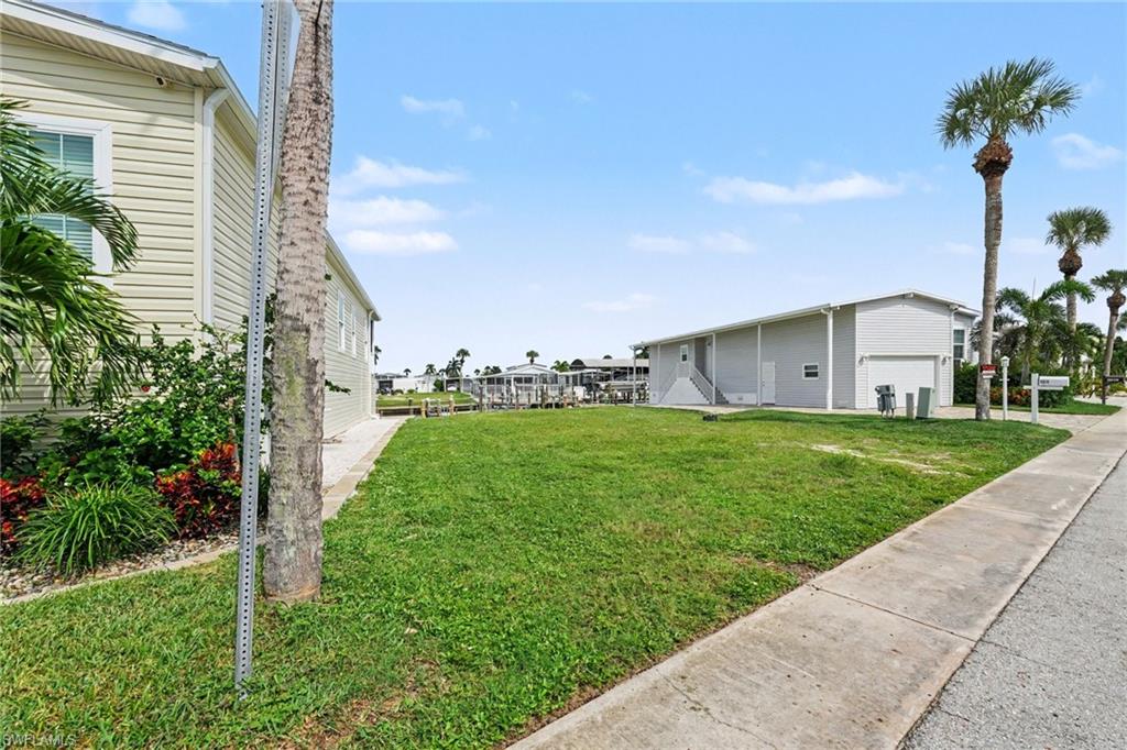 BAYSIDE ESTATES - Land