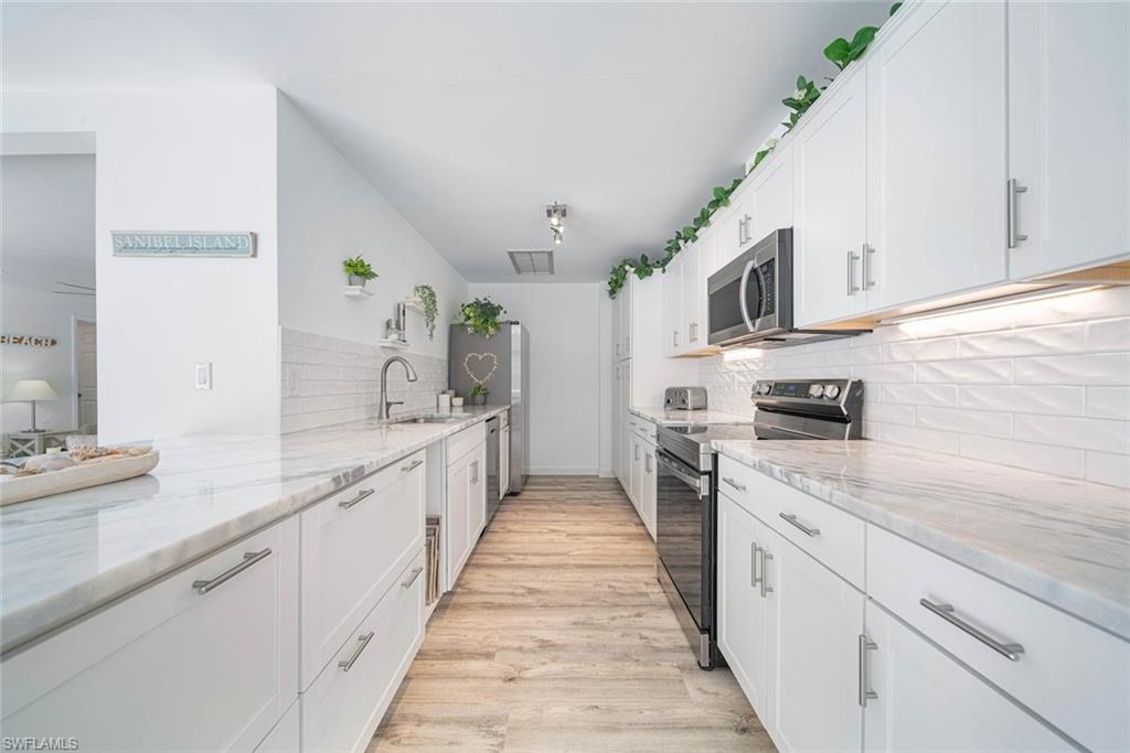 SANIBEL BAYOUS - Residential