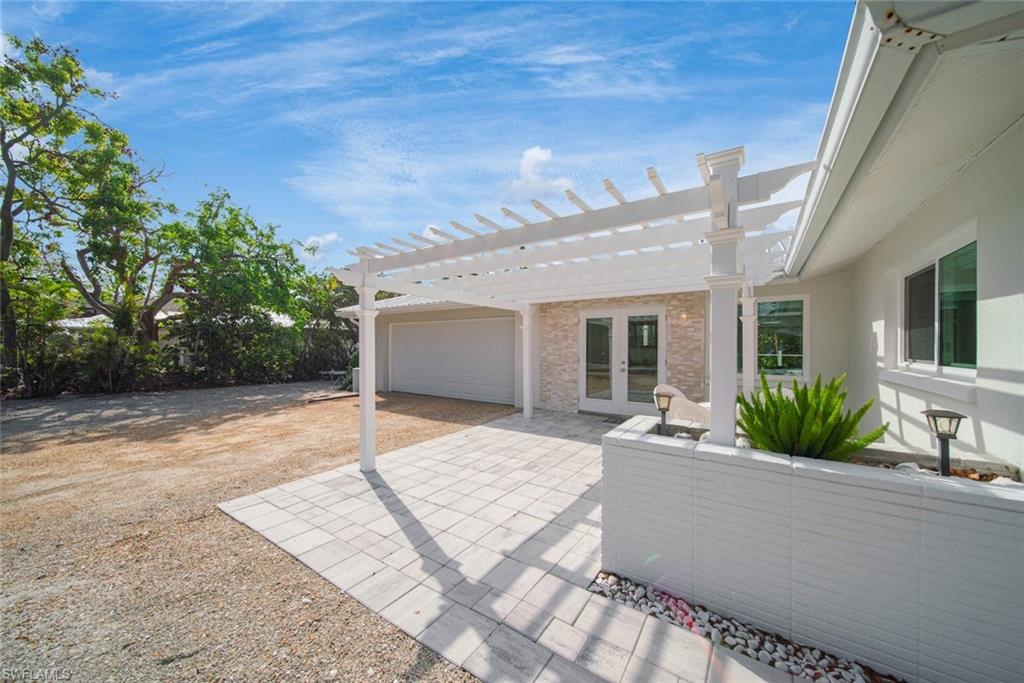 SANIBEL BAYOUS - Residential