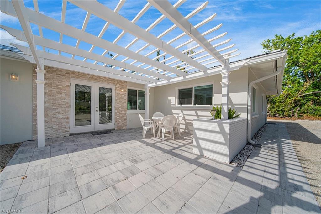 SANIBEL BAYOUS - Residential