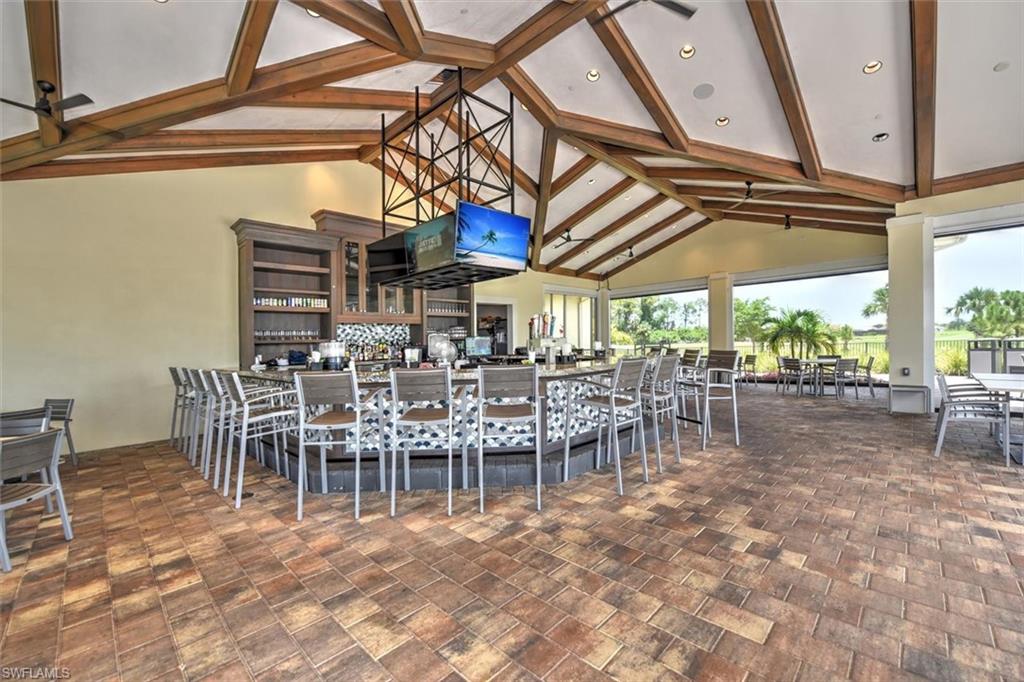 COUNTRY CLUB - Residential
