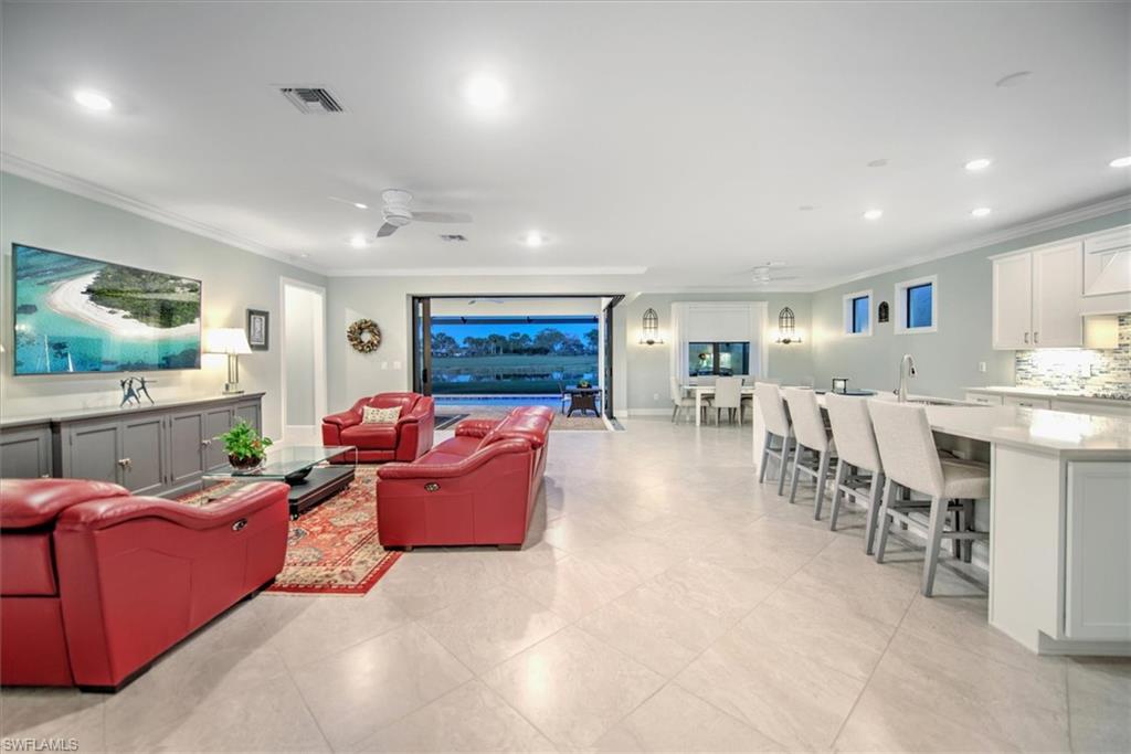 COUNTRY CLUB - Residential
